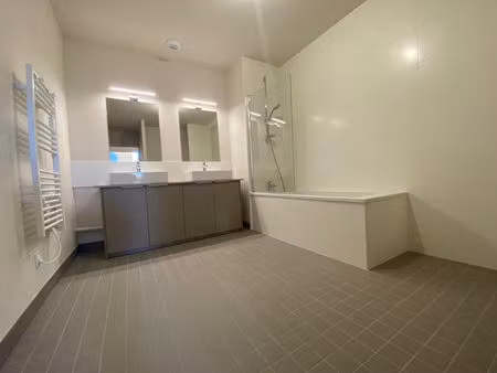 location appartement 3 pièces 94 m² à poitiers (86000)