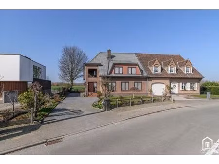 gunstig gelegen en gezellige gezinwoning te erpe.