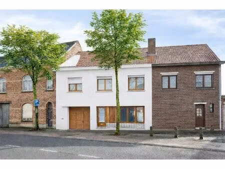 gelijkvloers appartement met ruime tuin.