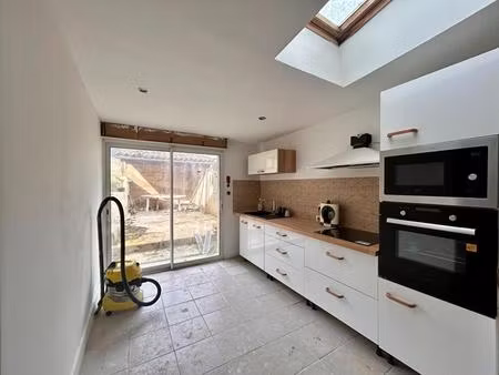 a vendre  appartement t2 bis  en rez-de-chaussée avec jardin privatif quartier du toulon à