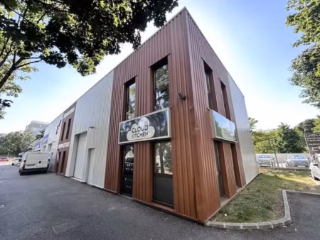 location | locaux d'activité de 167 m² | showroom | bourg en bresse