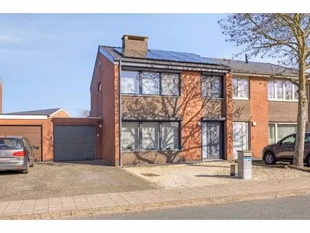 energiezuinige gezinswoning met 4 slaapkamers  tuin en garage