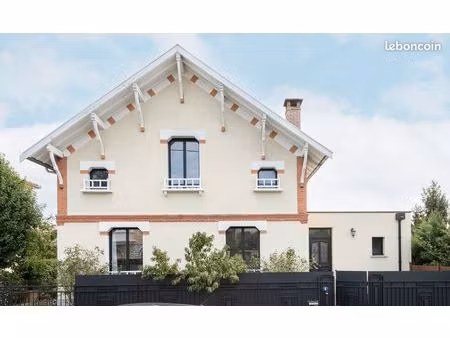 maison années 30  rénovée avec piscine – métro roseraie à 2 minutes à pied