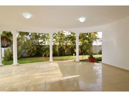 villa avec piscine à louer – dampierre (le gosier)