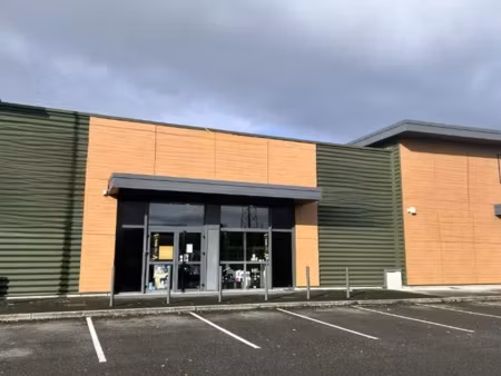 macon sud - local commercial a louer - excellente visibilité sur la route nationale