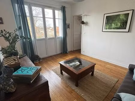 f2 43 m²  5min gare  lumineux  très bon état