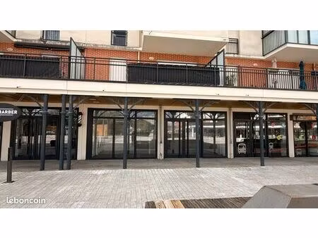 local commercial de 90 m2 place du marché de la teste de buch