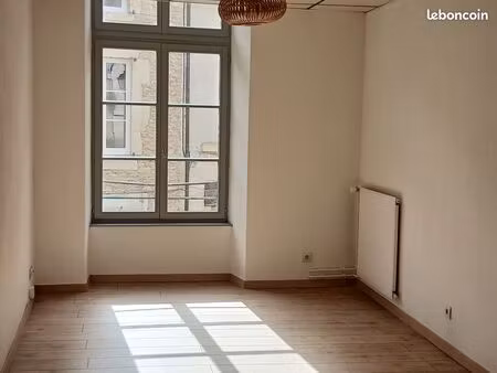 f2 rénové centre ornans 45 m2