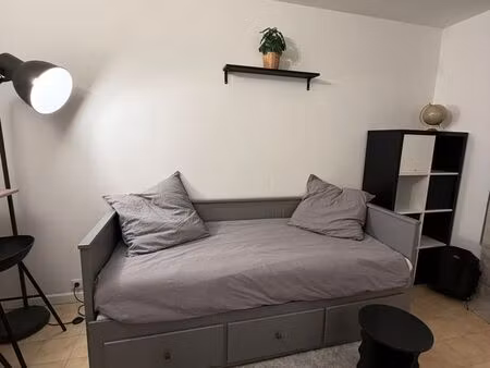 studio 12 m² rénové – tout équipé – rez-de-jardin – salle d’eau privée