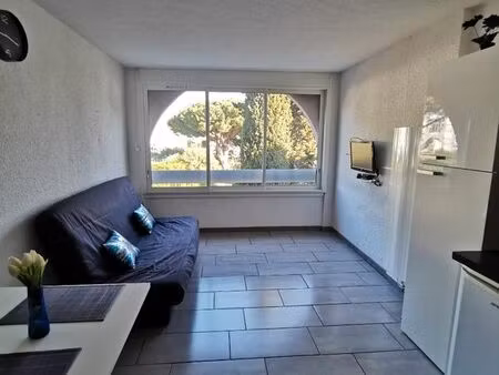 à louer à l'année studio meublé le grau du roi