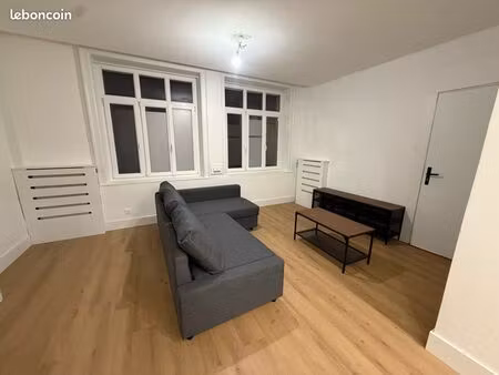 studio meublé au pied du métro gambetta