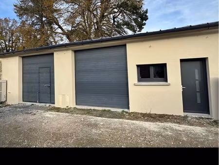 local  garage  terrain…