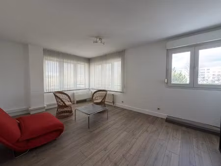 a vendre appartement 100 m² – bourg-lès-valence – avec 2 stationnement extérieur et cave.