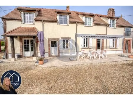 spacieuse longère avec maison secondaire  piscine et jardin  au calme  proche commodites