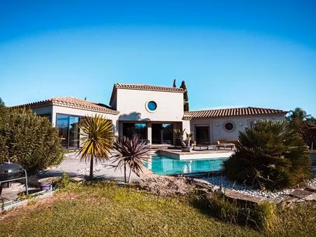 incroyable villa de haut standing de 205 m² sur un terrain de 2000 m² avec piscine