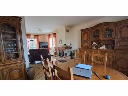 belle maison 4 chambres 2 sde sur terrain 1100 m2 clôturé et plat
