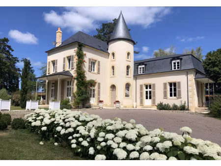 manoir d'exception à sichamps - charme  élégance et parc arboré de 28 295 m²