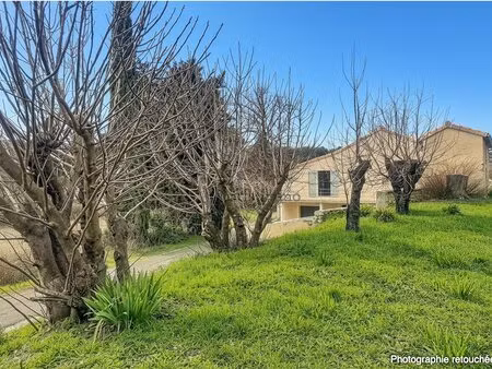 authentique maison vigneronne en cours de restauration au coeur des vignobles de visan