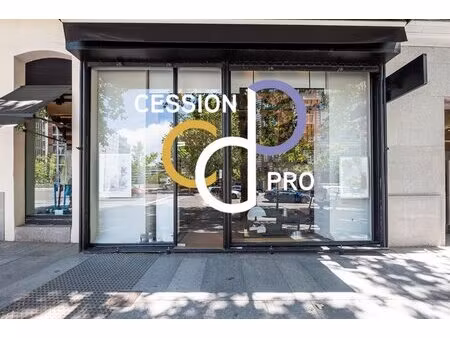 murs commerciaux a vendre en plein coeur du centre ville nimois