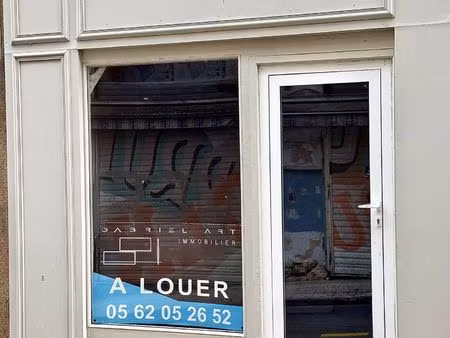 location commerce 1 pièce 20 m² à auch (32000)