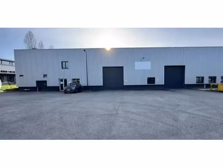 rg conseil vous propose à la location un local d'activités/stockage de 3800 m²  au coeur d