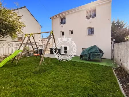 maison familiale 4 chambres avec garage dans un quartier réside