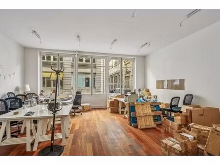 location local professionnel 96m²