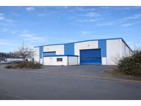 à louer - bâtiment industriel - 1556 m2 - la saussaye - sud métropole