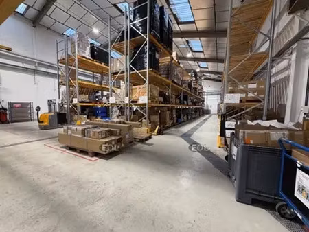 exclusivité à louer - immeuble d'activités/stockage indépendant de 1 232 m²