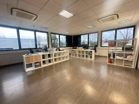location local professionnel 76m² louvigny 14111
