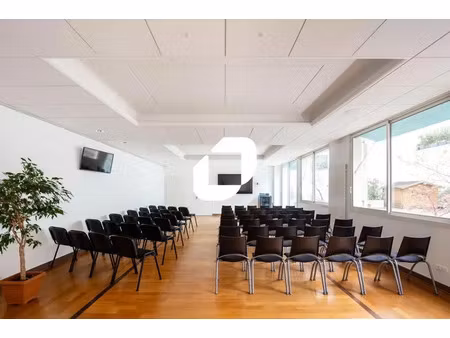 a louer  bureaux avec espace evenementiel erp