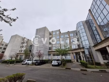 immeuble situé au pied du rer a