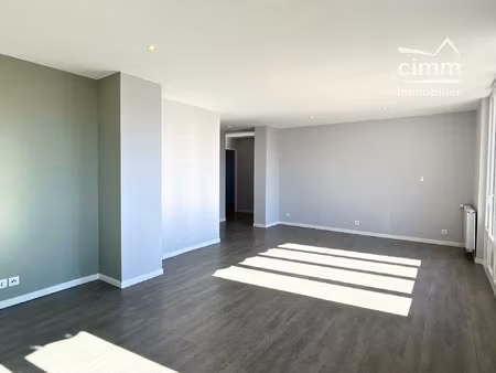 t3 lumineux dernier étage – 68 m² avec balcon et cave