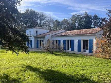 maison avec un grand terrain