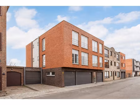 huis te koop in boom met 12 slaapkamers