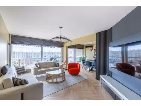 spacieux appartement rénové avec grand balcon