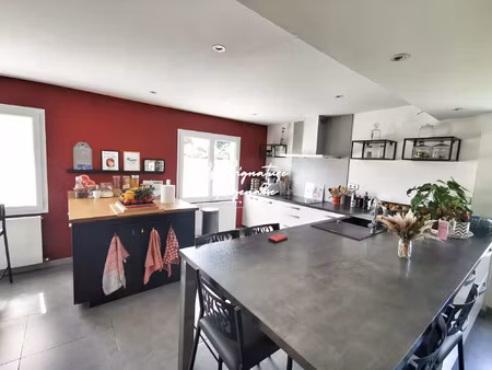 maison 9 pieces 223m²  piscine et parc arbore