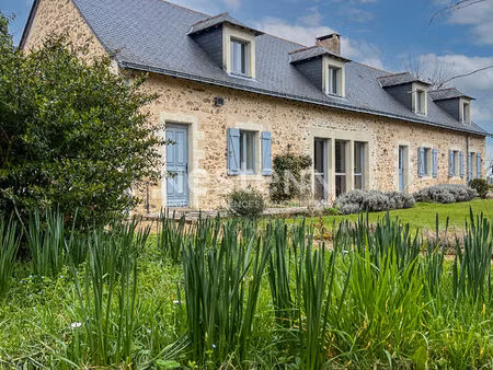 longère traditionnelle en pierre avec des prestations haut de gamme