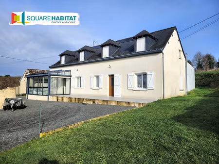 maison  dépendances et hangars à mouliherne