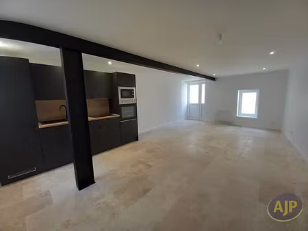 location appartement 2 pièces 69.4 m² à lesparre-médoc (33340)  730 €