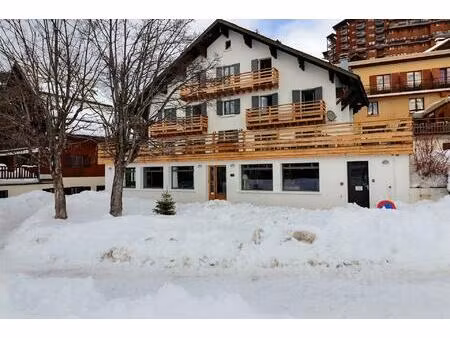 chalet d'exception ski in /ski out et fort potentiel locatif exceptional ski-in/ski-out...