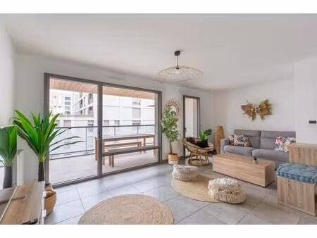 appartement de 4 pièces de 80 m² situé à bron