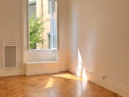 opportunité rare bureaux de caractère au coeur de la croix-