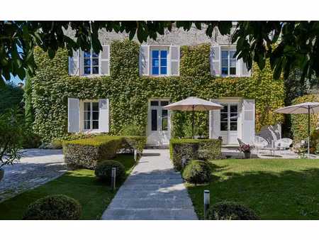 ecully  rare  tres belle propriete bourgeoise de 300 m2 sur