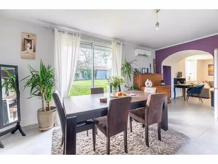 maison de 8 pièces de 200 m2 en vente à saint-philbert-de-grand-lieu - idéale pour une gra