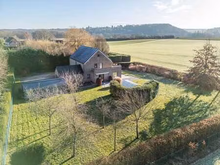 belle demeure lumineuse nichée sur une parcelle d’exception