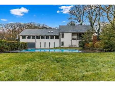 superbe villa avec piscine et terrain de basket