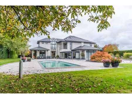 élégance  espace et lumière pour cette villa contemporaine