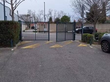 location garage 12 m² à le pontet (84130)