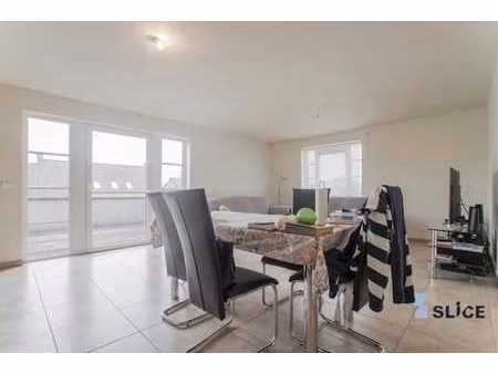 bel appartement 2 chambres avec terrasse